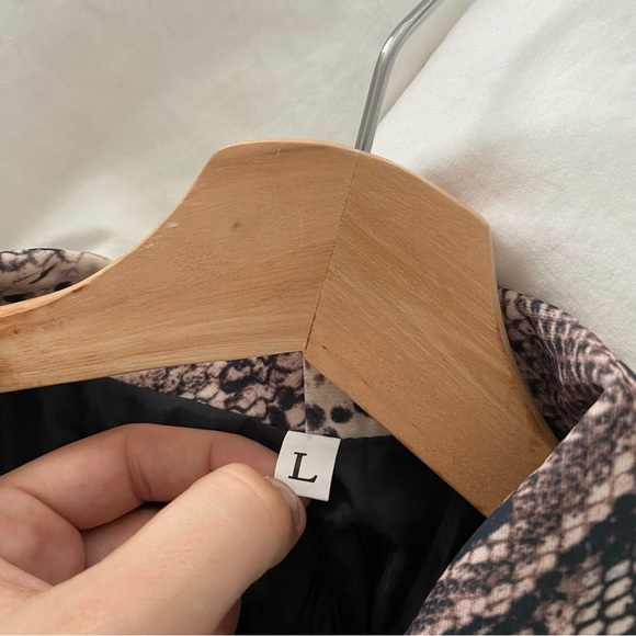 SHEIN | Snakeskin print open blazer - Picture 8 of 11